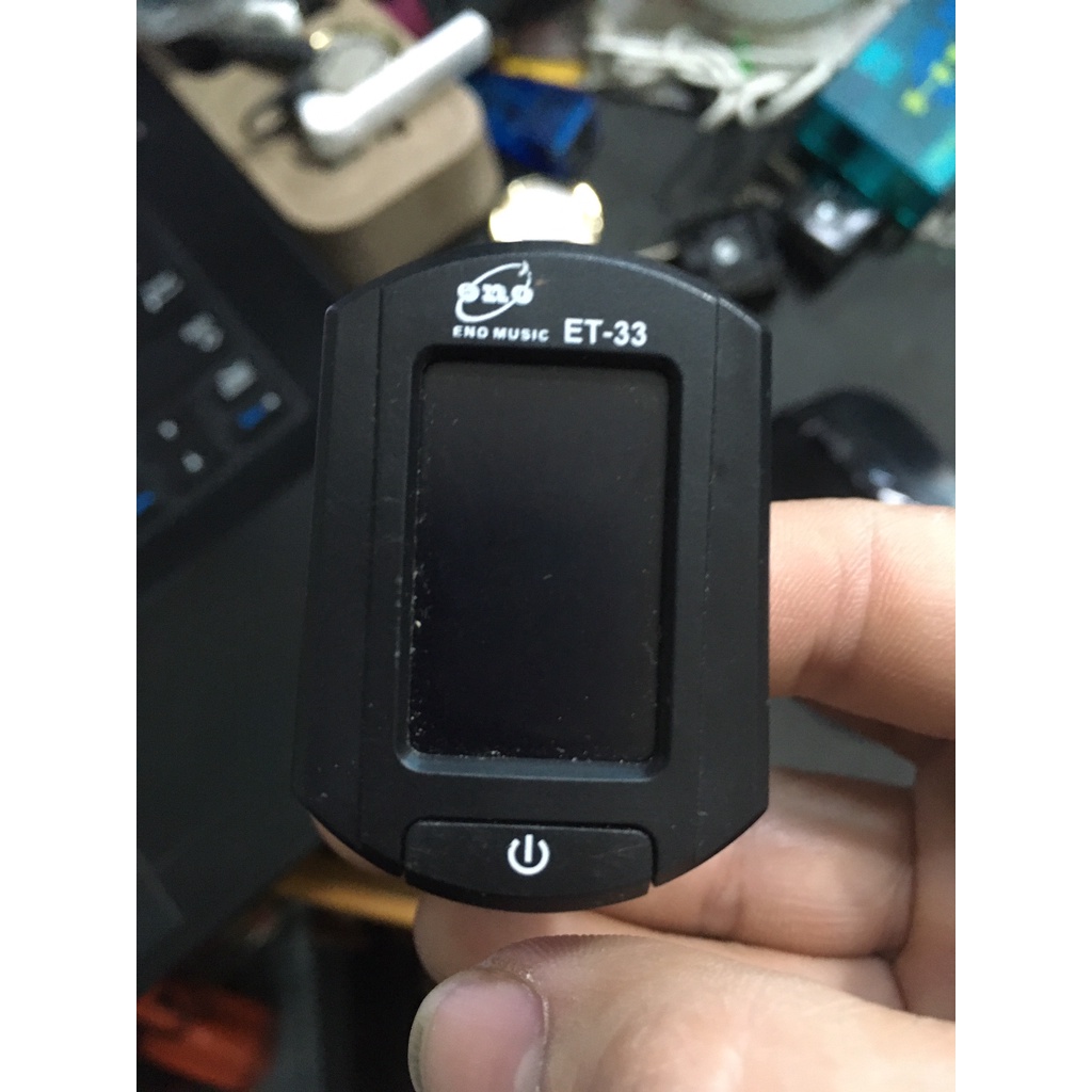 QUA SỬ DỤNG  Máy Lên Dây Tuner Guitar Ukulele Enos ET33 Aroma AT01A