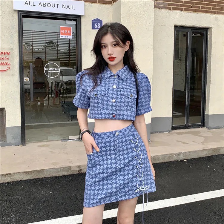 Set áo croptop khuy cài và chân váy chữ A dây rút hoạ tiết màu xanh SẴN