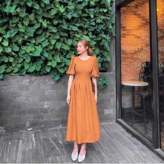 Váy cổ tròn xếp ly eo