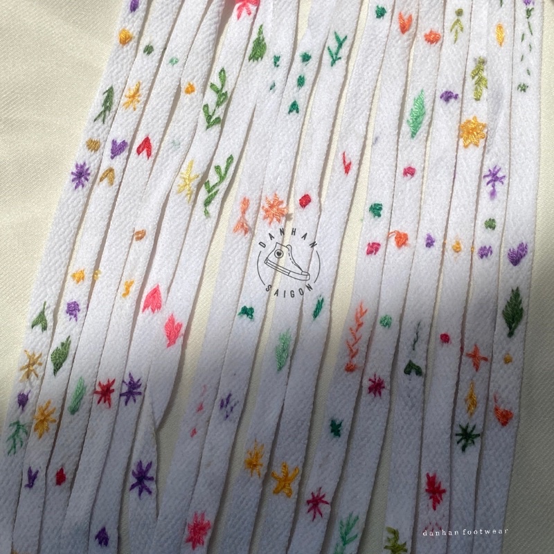 Dây giày classic và dây thêu sẵn