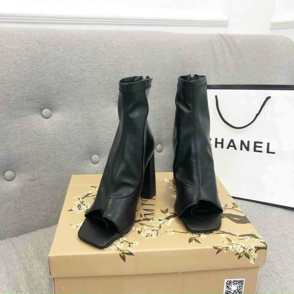 Giày bốt nữ cổ cao hở mũi chất da mềm boot nữ xỏ ngón đế vuông gót cao 8 phân có khóa kéo sau hot 20