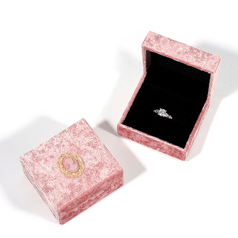 Hộp Đựng Nhẫn Cưới 2x2 '' Bằng Nhung Sang Trọng