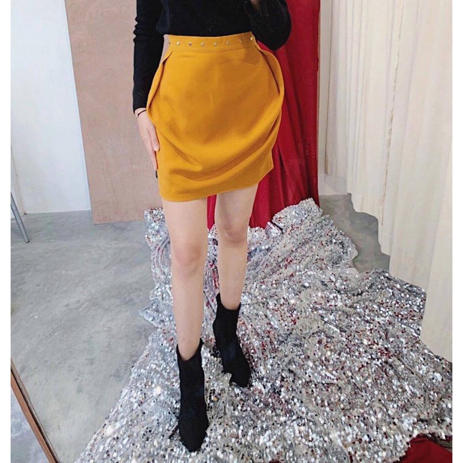 Chân váy form tulip đính belt kim loại 2 màu kèm quần Aholic V2245