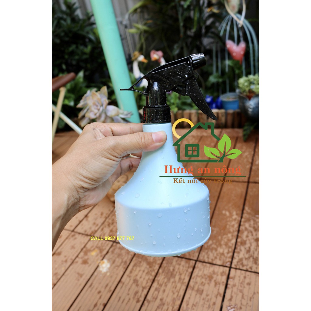Bình nhựa phun xịt tưới cây cầm tay 600ml