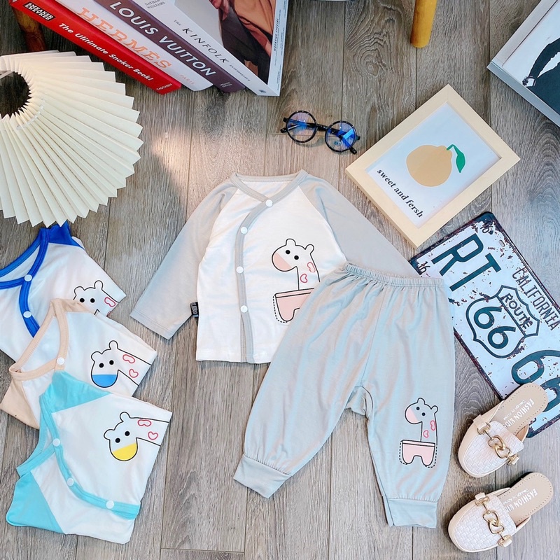 Bộ quần áo dài tay sơ sinh cúc cài lệch thun lạnh kwoo quần đáp đũng bé trai bé gái