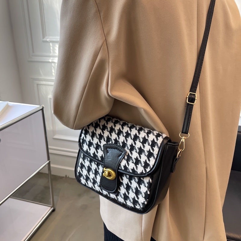 Túi Xách Nữ - Túi Đeo Chéo Họa Tiết Răng Sói Thiết Kế Trẻ Đẹp | DC20