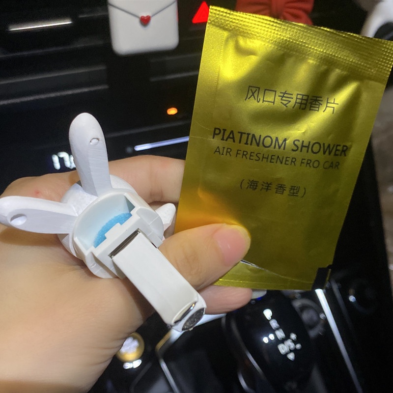 Kẹp Khuếch Tán Nước Hoa Gắn Điều Hòa Xe Hơi Hình Thỏ Dễ Thương