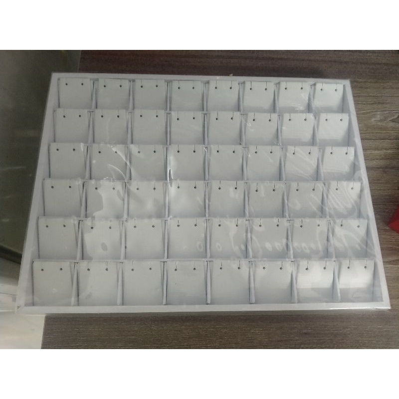 Khay trưng bông tai bằng da không nắp và có nắp kính