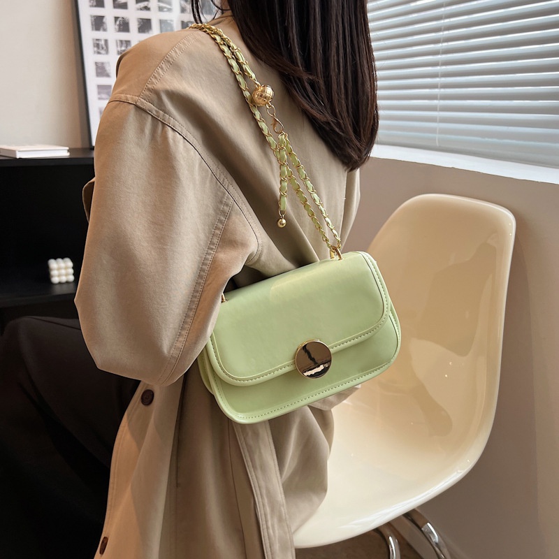 Túi Đeo Chéo Dáng Vuông Nhỏ Phối Dây Xích Thời Trang 2022 Cao Cấp