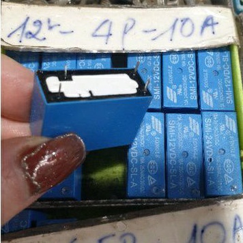 Rơ le 12v 4 chân 10A