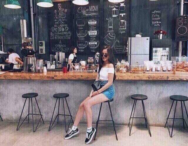 [Mã FASHIONT4WA2 giảm 10K đơn 50K] Áo Croptop Trễ Vai Tay Ngắn - Chất Thun Gân | BigBuy360 - bigbuy360.vn