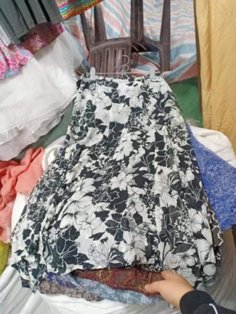 Chân váy vin dáng dài xinh lắm nha | BigBuy360 - bigbuy360.vn