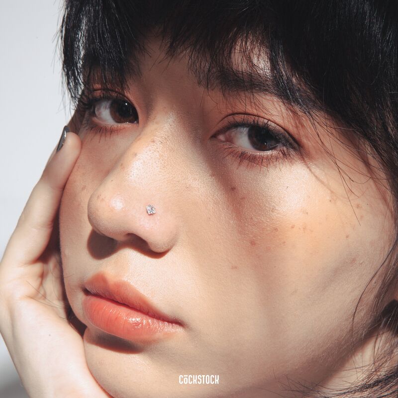 Khuyên mũi đá CockStock