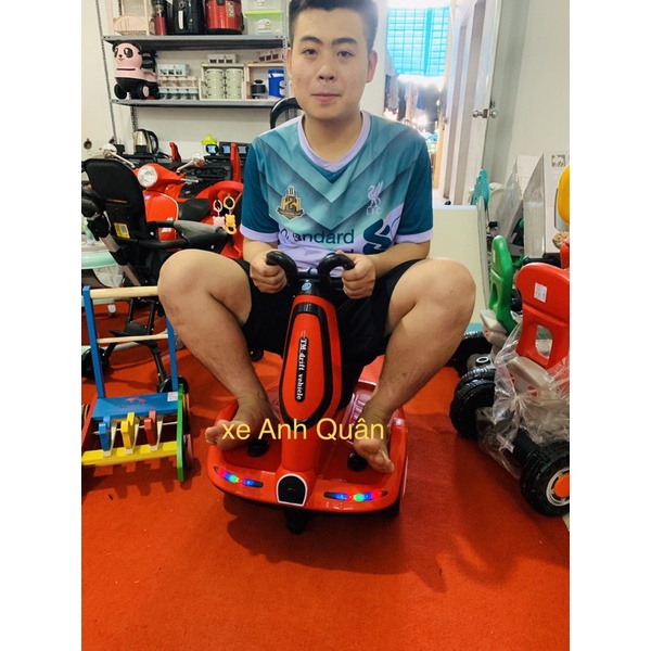 Xe Điện Trẻ Em Xe Điện Cho Bé Giữ Thăng Bằng Vòng Xoay 360, phun bong bóng có điều khiển từ xa