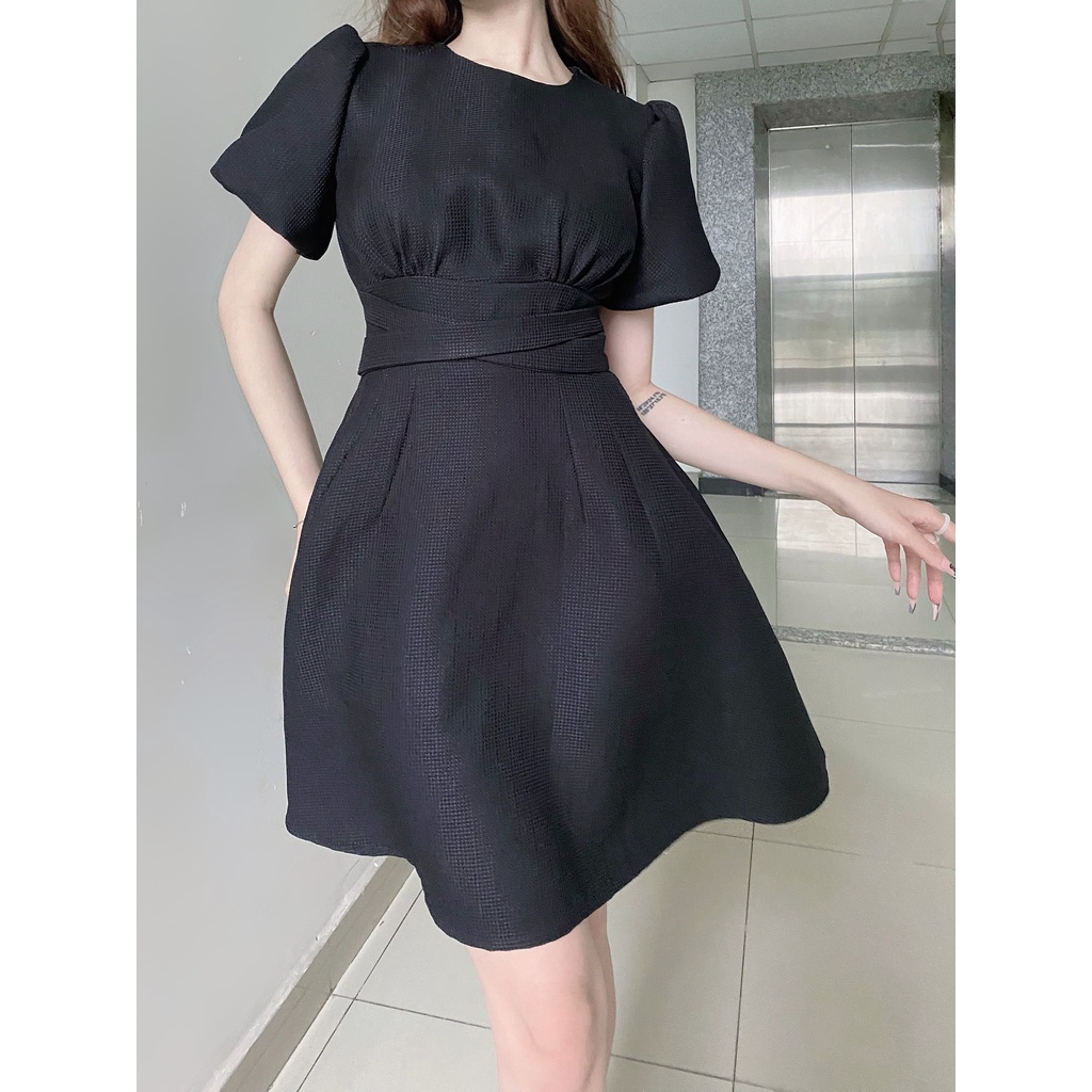 Đầm đen dáng xòe tay phồng dự tiệc sang trọng thiết kế cao cấp đẹp thanh lịch eo tôn dáng đi tiệc đi chơi – Lux W