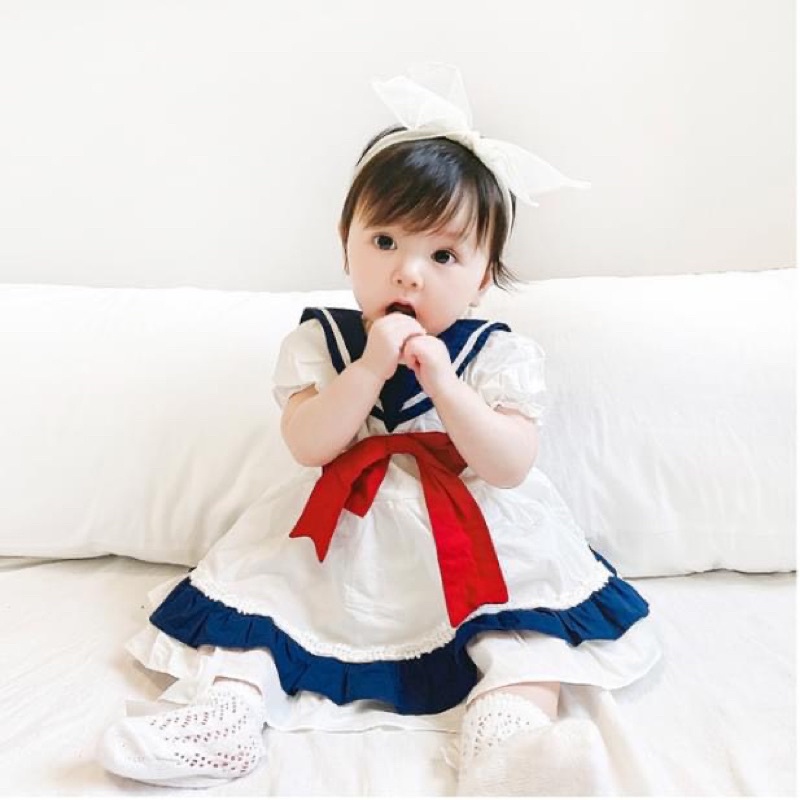 Váy trắng nơ đỏ xinh yêu cho bé gái