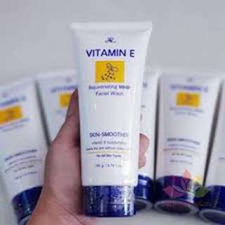Sữa rửa mặt trắng da Vitamin E Thái lan