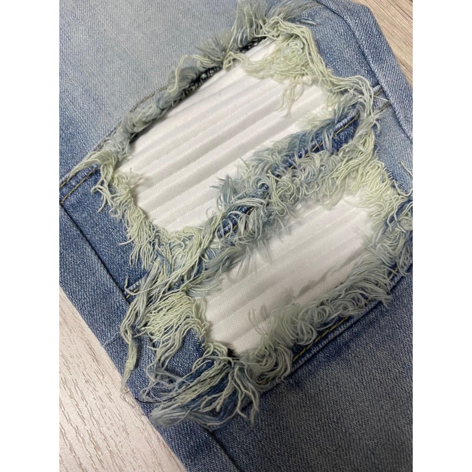 Quần jean nam MIKENCO Distressed Jeans màu xanh.