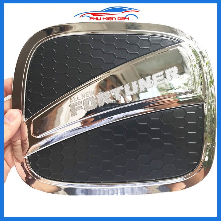 Ốp nắp bình xăng Fortuner 2017-2018-2019-2020-2021-2022-2023 nhựa đen chống trầy trang trí ô tô
