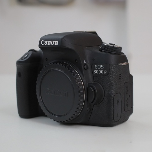 Bộ máy ảnh Canon EOS 8000D  kèm ống kính Canon EF-S 18-55mm STM