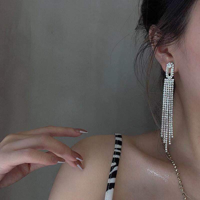 Women's pearl earrings retro French style fashion sense of appropriate earring design