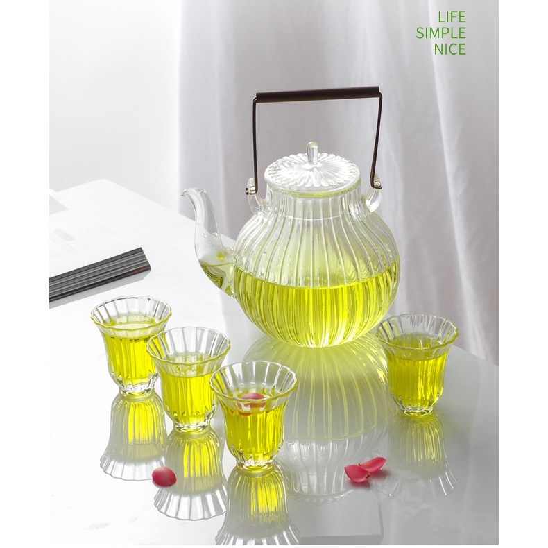 Ấm trà thủy tinh chịu nhiệt họa tiết Hoa Cúc 750ml