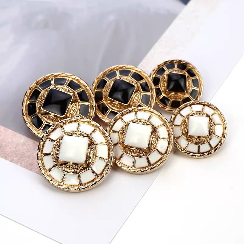 10 cái / lốc Thời trang Tất cả phù hợp Màu đen Trắng Nút May Quần áo Phụ kiện Nút Trang trí Quần áo Siêu xinh Các nút Quần áo Siêu xinh