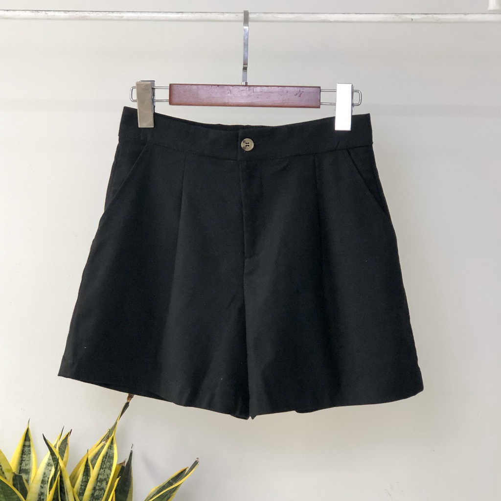 Quần shorts kaki nữ chất co giãn nhẹ. Lưng cao form chữ A đáy vừa không ngắn
