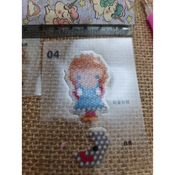 Hộp 4 tranh đính hạt đá chống nước, chia màu từng bịch hạt, có khay đựng hạt, mã MY-225401