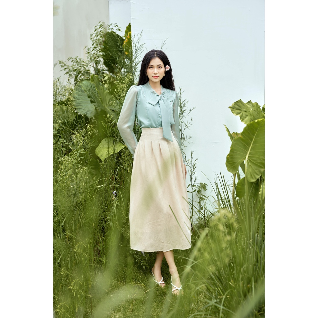 Set bán lẻ gồm áo sơ mi xanh cổ thắt nơ chất tơ ánh YA28 GANDA YAME