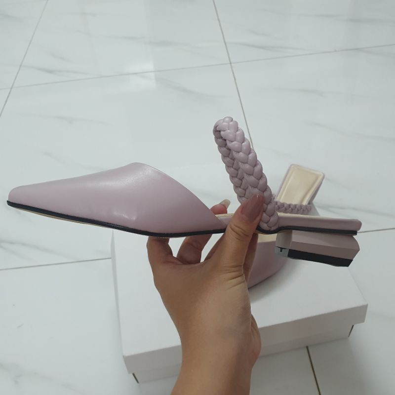 Dép búp bê sục.