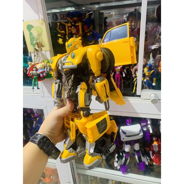 Mô hình Robo Transformer Bumblebee Cổ điển Hasbro cao 35cm