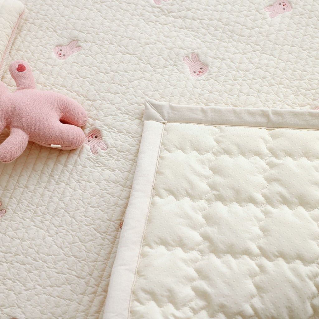 Thảm cotton Quilting Chezbebe cho bé nằm, thảm cao cấp Hàn Quốc dày dặn êm ái thêu sợi dù to không xù - Kèm quà tặng