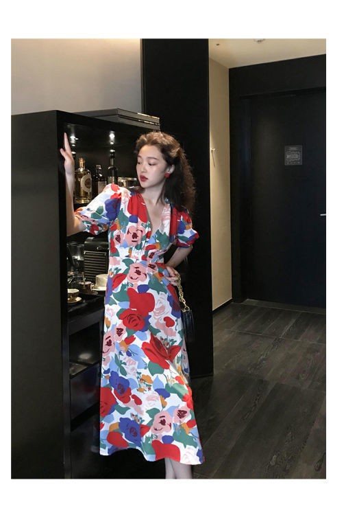 French retro V-neck floral dress 2020 new summer harvest waist slim temperament bubble sleeve skirt