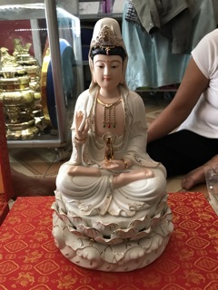 Tượng quan âm ngồi đài sen sứ