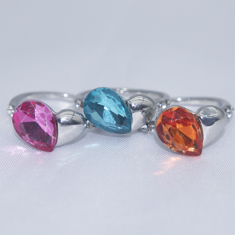 Nhẫn đính đá kim cương hình trái tim phong cách Úc