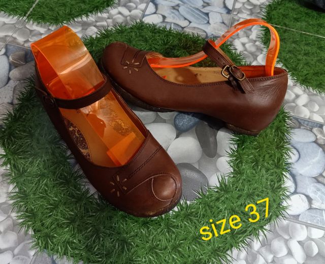 Giày kiểu nữ