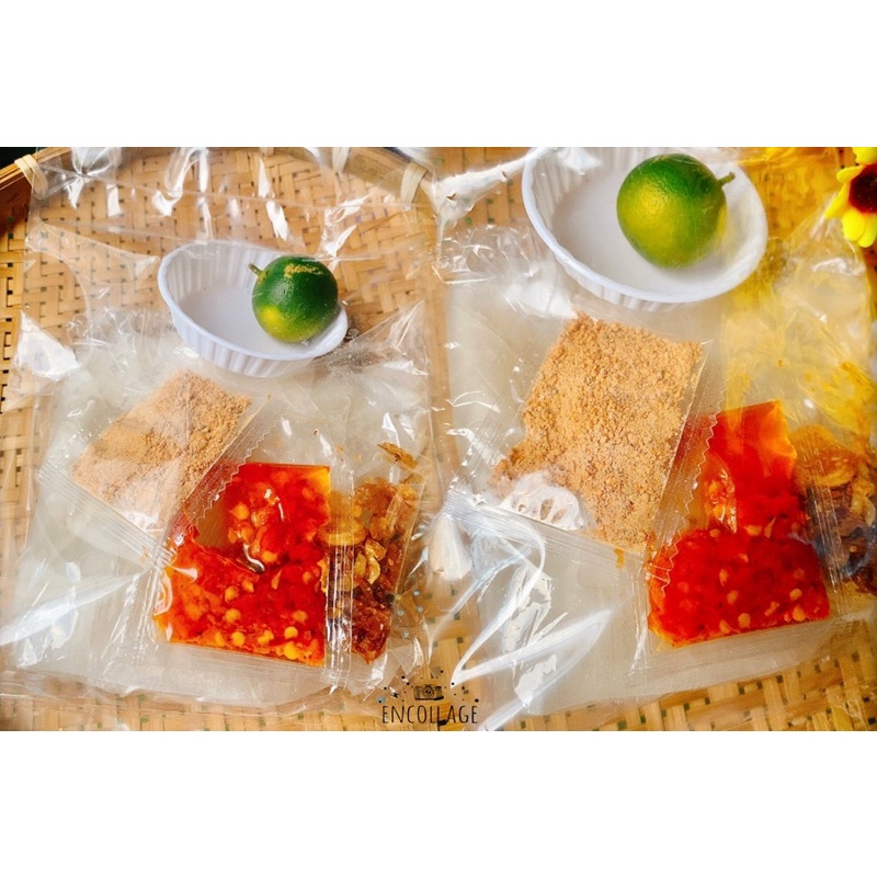 Bánh tráng muối hành phi tắc