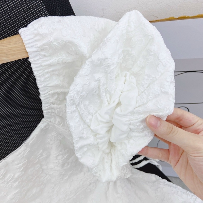 SET ÁO BBD GẤM HOA NỔI TRẮNG CỔ VUÔNG KHOÉT EO + SHORT