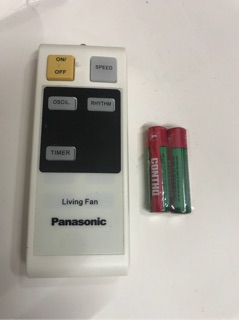 Điều khiển quạt Panasonic treo tường.