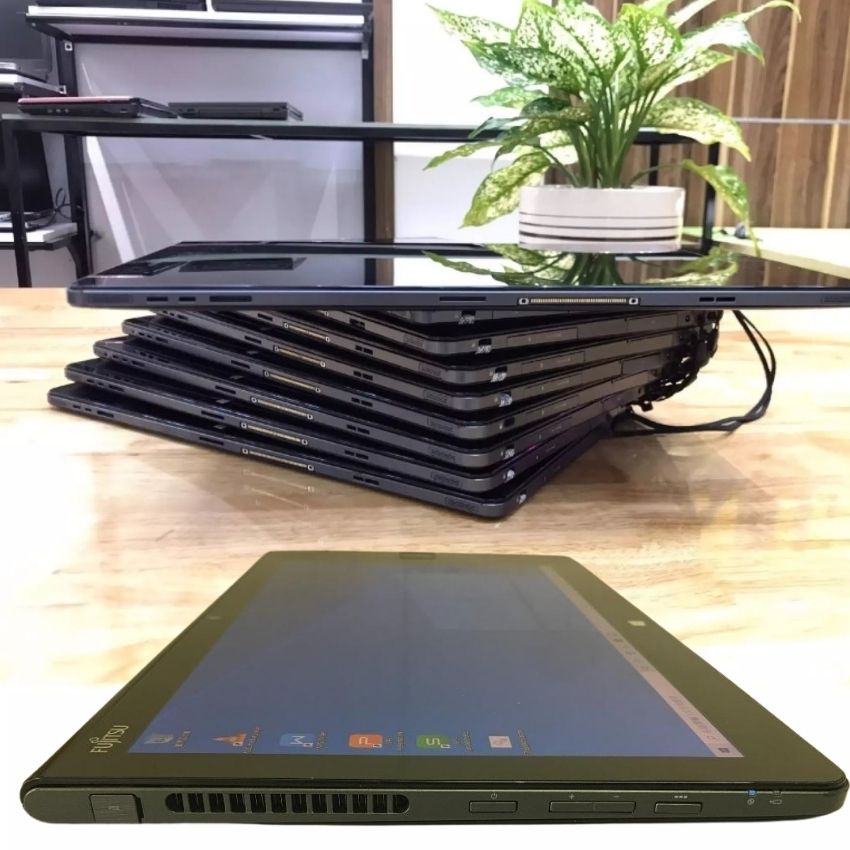 Máy tính xách tay FUJITSU ARROWS Tab Q704  máy tính bảng 2 in 1 Nhật Q704 gồm máy, sạc, bút gốc