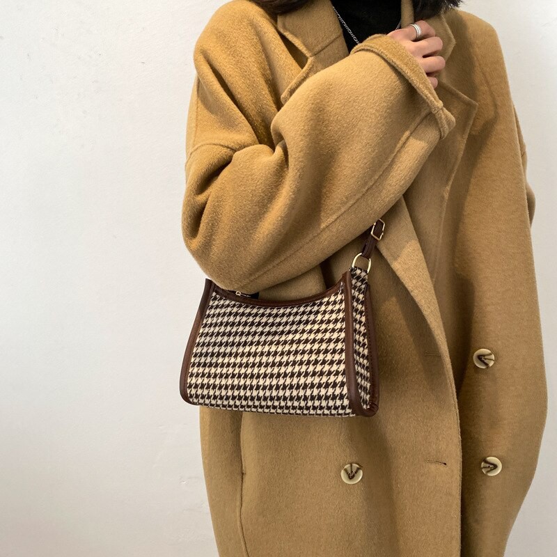 Túi nữ đeo chéo dáng vuông  phong cách cổ điển | BigBuy360 - bigbuy360.vn