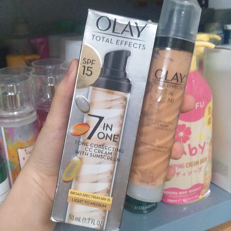 Kem nền Olay Total Effects 7-In-One Tone Correcting Moisturizer - Light/Medium - SPF 15