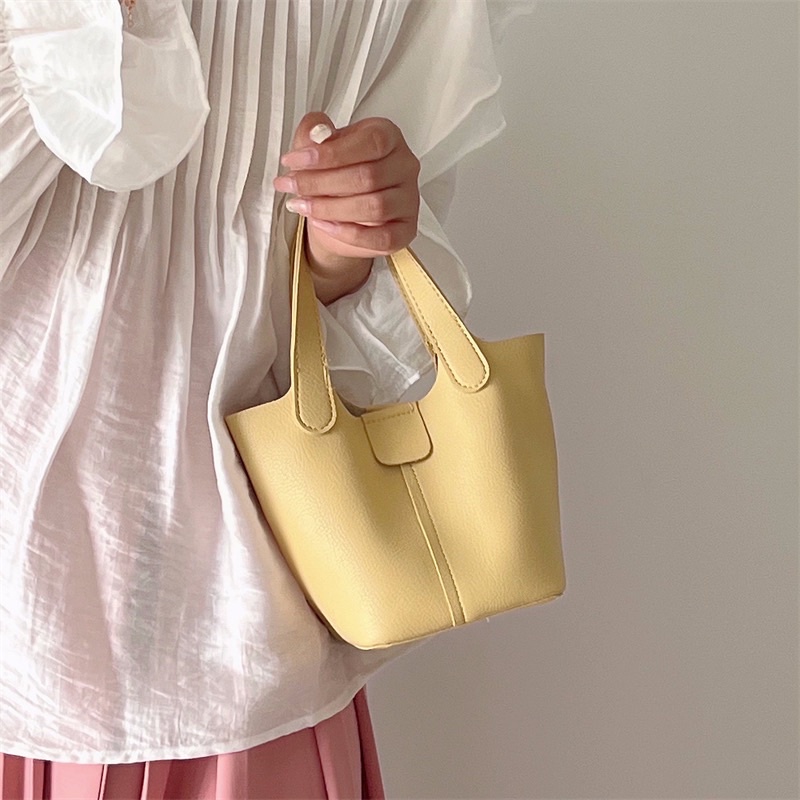 Urihouse - Túi đeo chéo, cầm tay vintage màu vàng form mềm kèm túi nhỏ bên trong