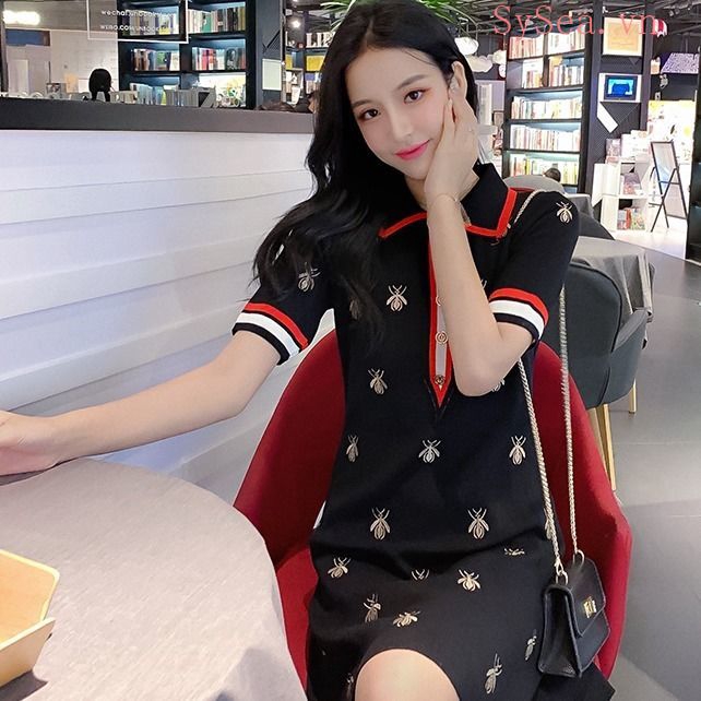 Đầm polo ngắn tay thêu hình chú ong nhỏ xinh xắn cho nữ