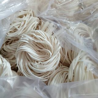 Mì khô,  bột mì khô.  30k/1 kí. Bột bánh canh