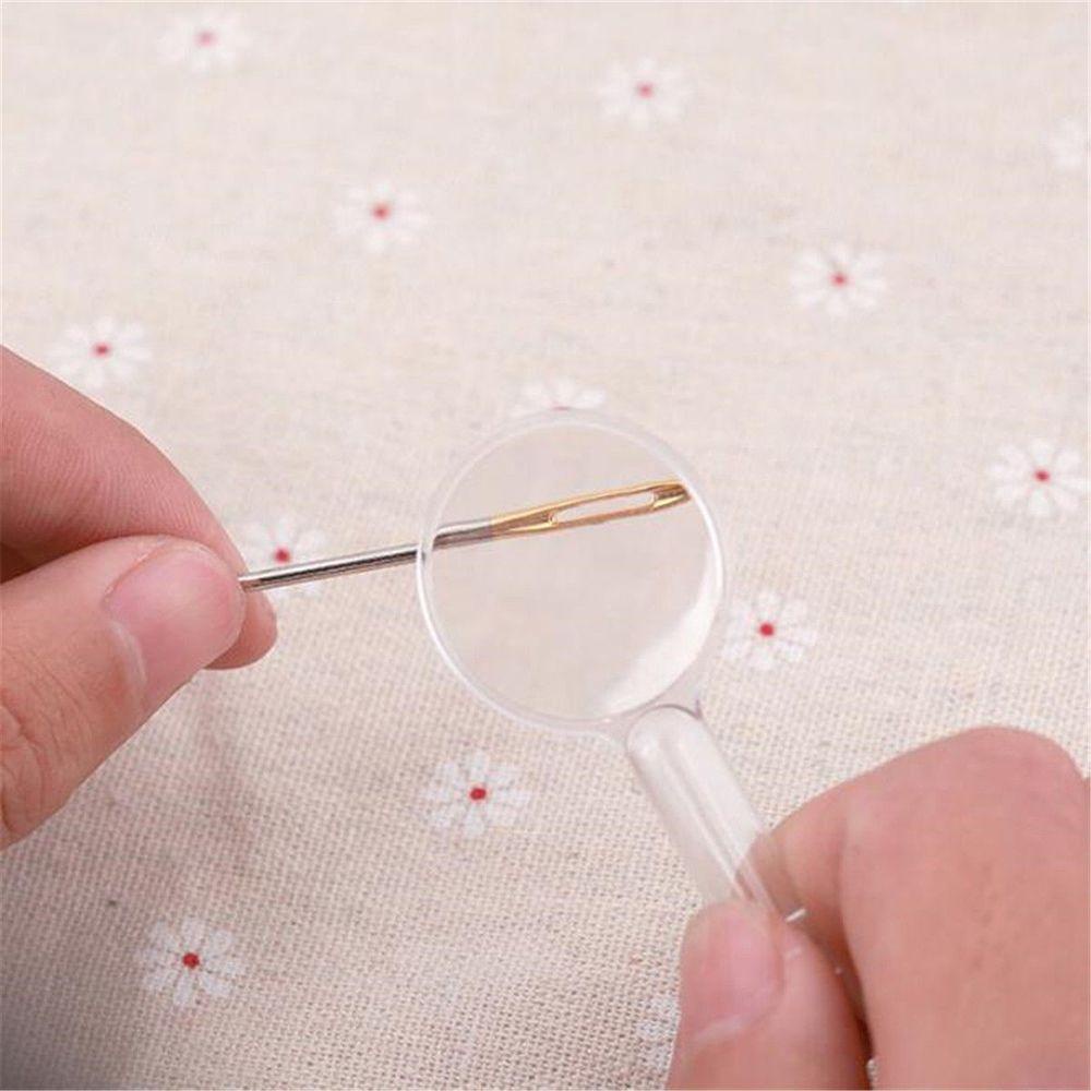 Dụng Cụ Xỏ Chỉ Bằng Nhựa Đơn Giản
