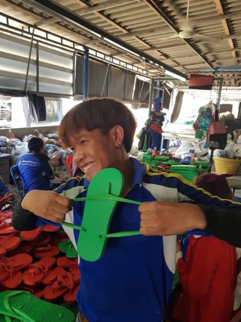 Dép lào huyền thoại