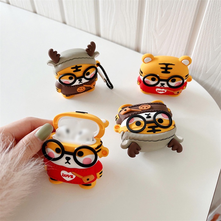 Case Airpods 1/2/3/Pro Chú Hổ Đeo Kính, Ốp Airpods Cute  - Mã TZAP397