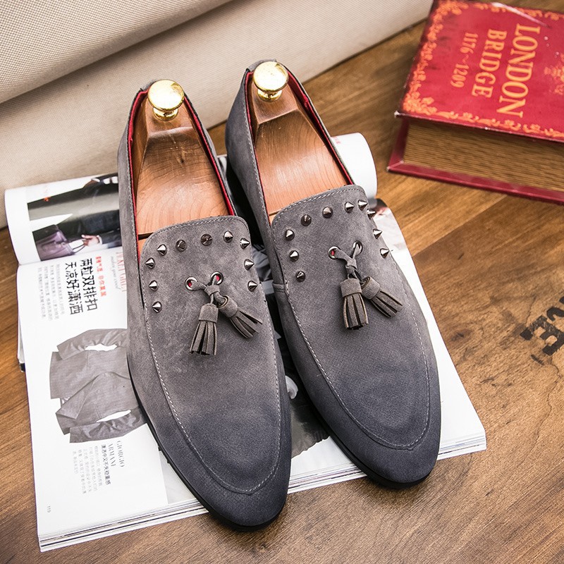 Giày slip on đính đinh tán thời trang dành cho nam :